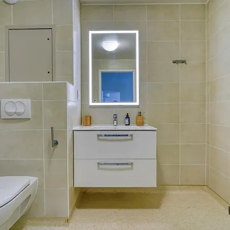 Le Cachotier - A Deux Pas De Paris - 356c *